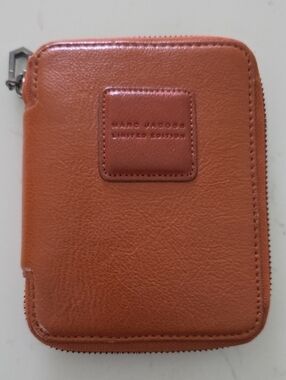 Marc Jacobs Limited Edition Zip Wallet - Warm Tan Leather